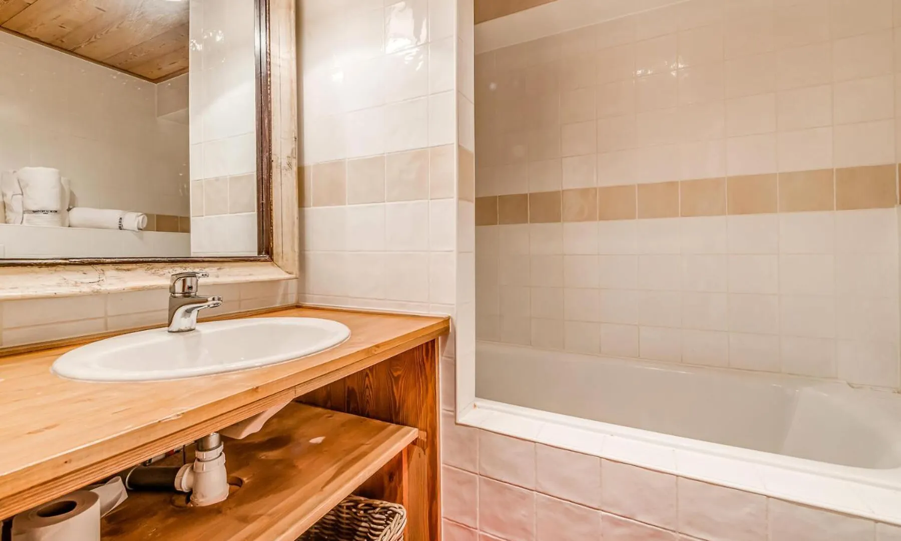 Chalet Whistler - Chalet 5 - 170M2 - 6 Chambres, 6 Salles De Bain, Sauna Et Jacuzzi Mae-3404 Les Boisses